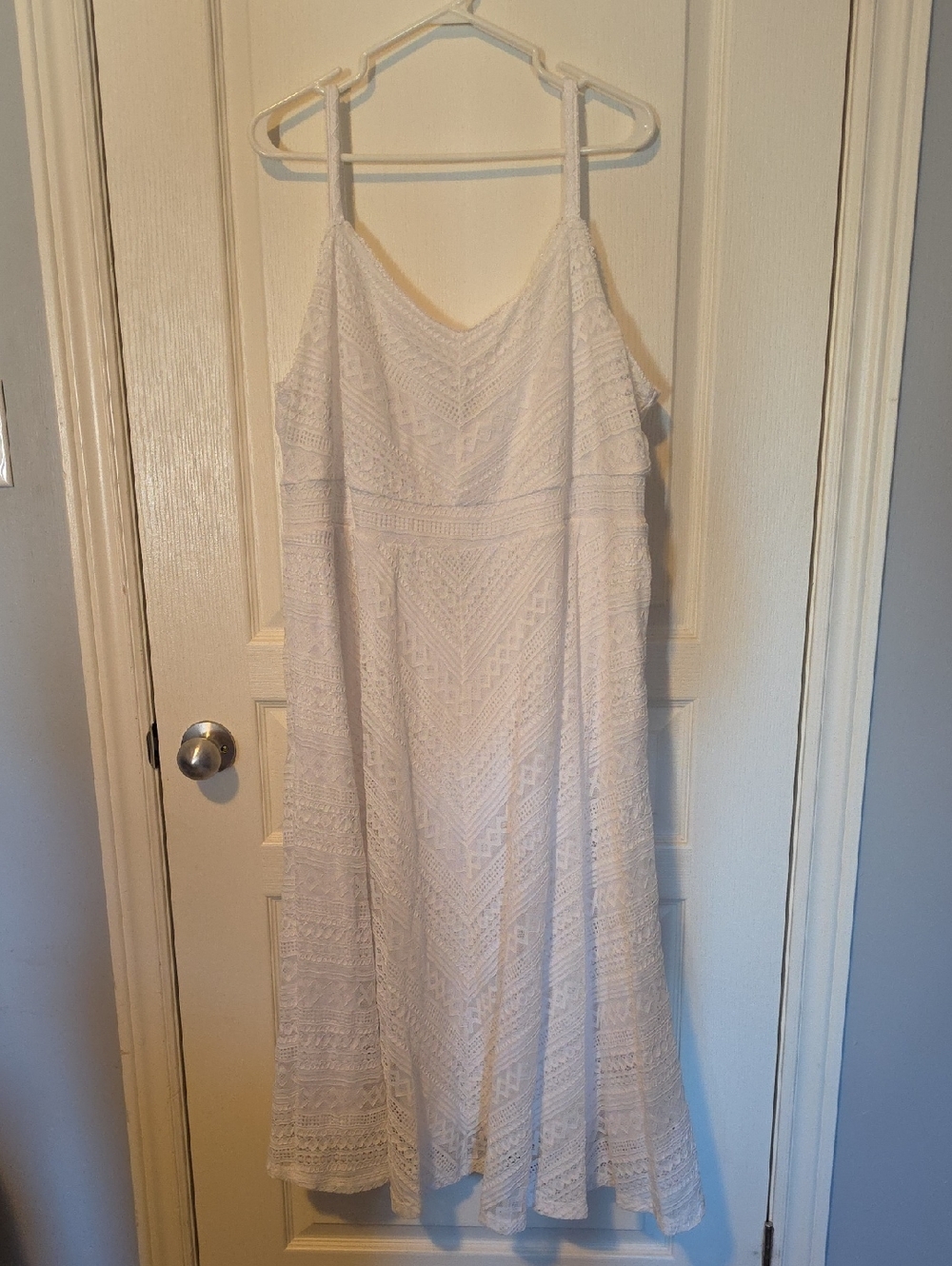 torrid White Lace Maxi Dress With Adjustable Straps - Picture 4 of 8